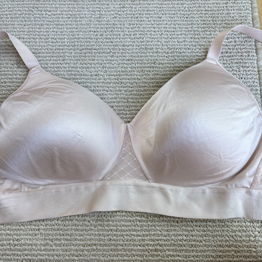 Women size 42C pink design wire free bra by Bali # 3458 Comfort Shiny Lined